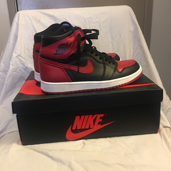 Air Jordan retro 1s - Picture 2 of 8