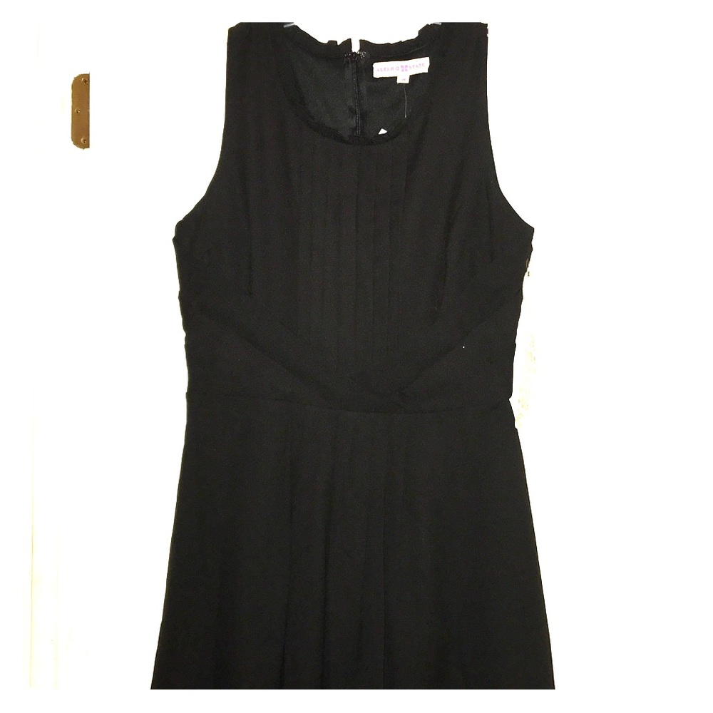 Cute, flouncy little black dress size M