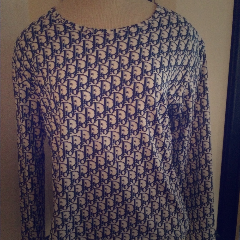 Christian Dior logo top