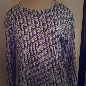 Christian Dior logo top