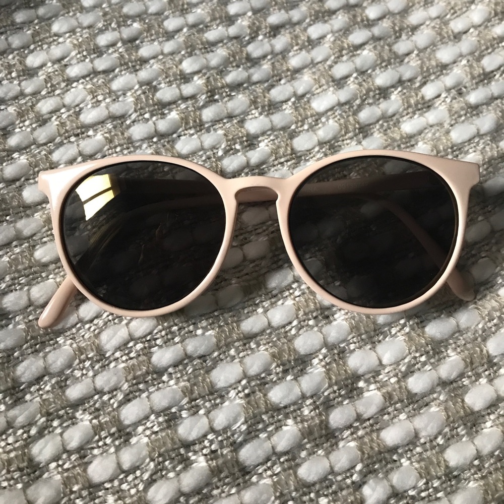 Urban Outfitters Mirrored Sunglasses in blush.