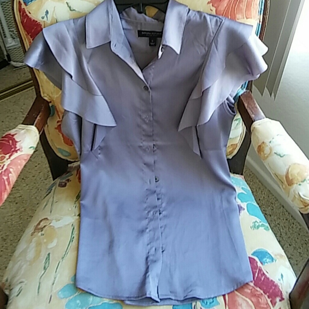 Banana Republic Blouse w Fluttery Sleeves. Small