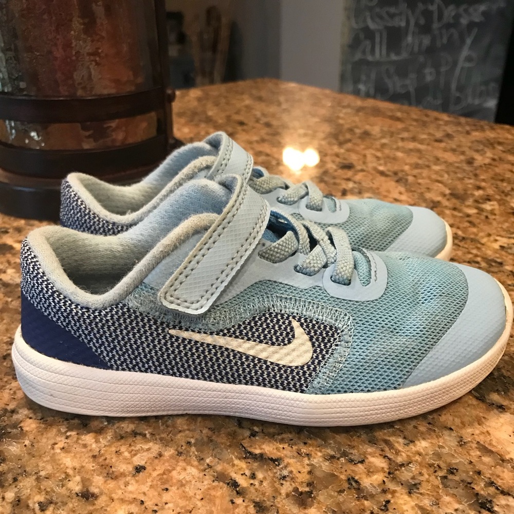 Nike Revolution 3