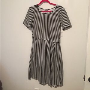NWT LuLaRoe B/W striped “Amelia” dress