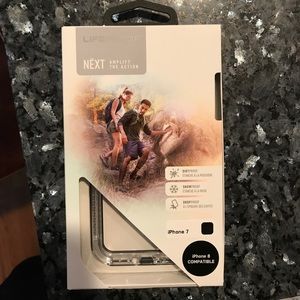 iPhone 7 & 8 lifeproof “Nëxt” case Black.