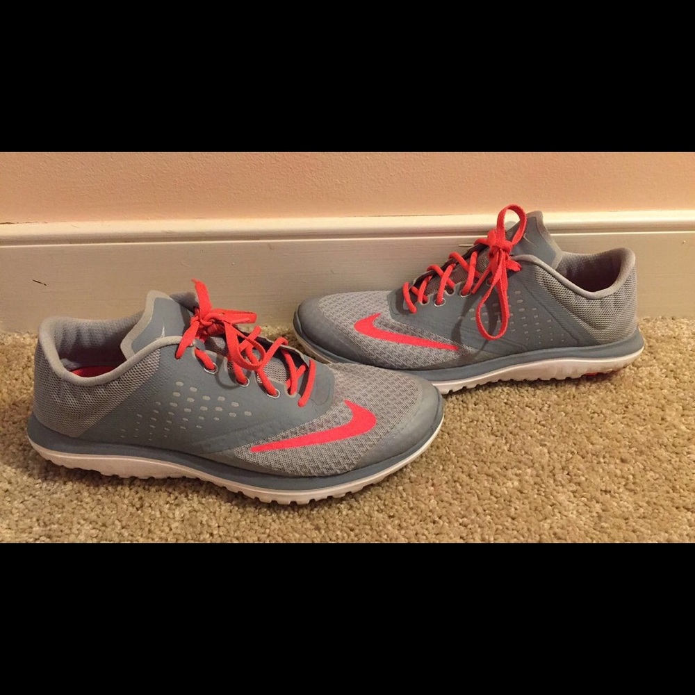 Nike tennis shoes