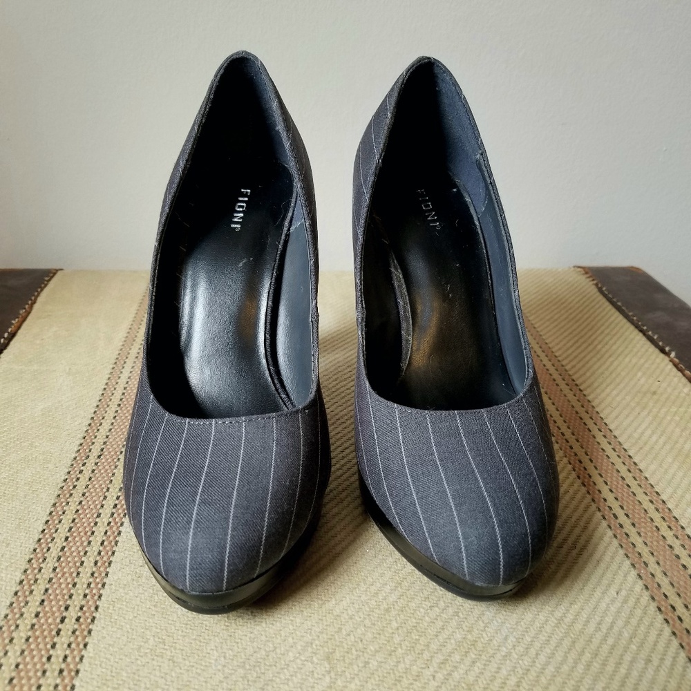 FIONI -  Grey Pinstriped Simple Dress Pumps