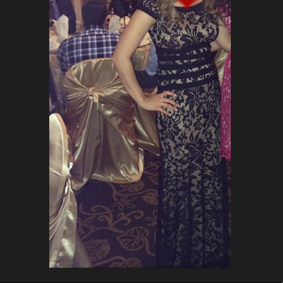 Lace formal gown - Picture 7 of 8