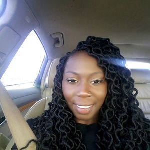 Meet your Posher, Angelica