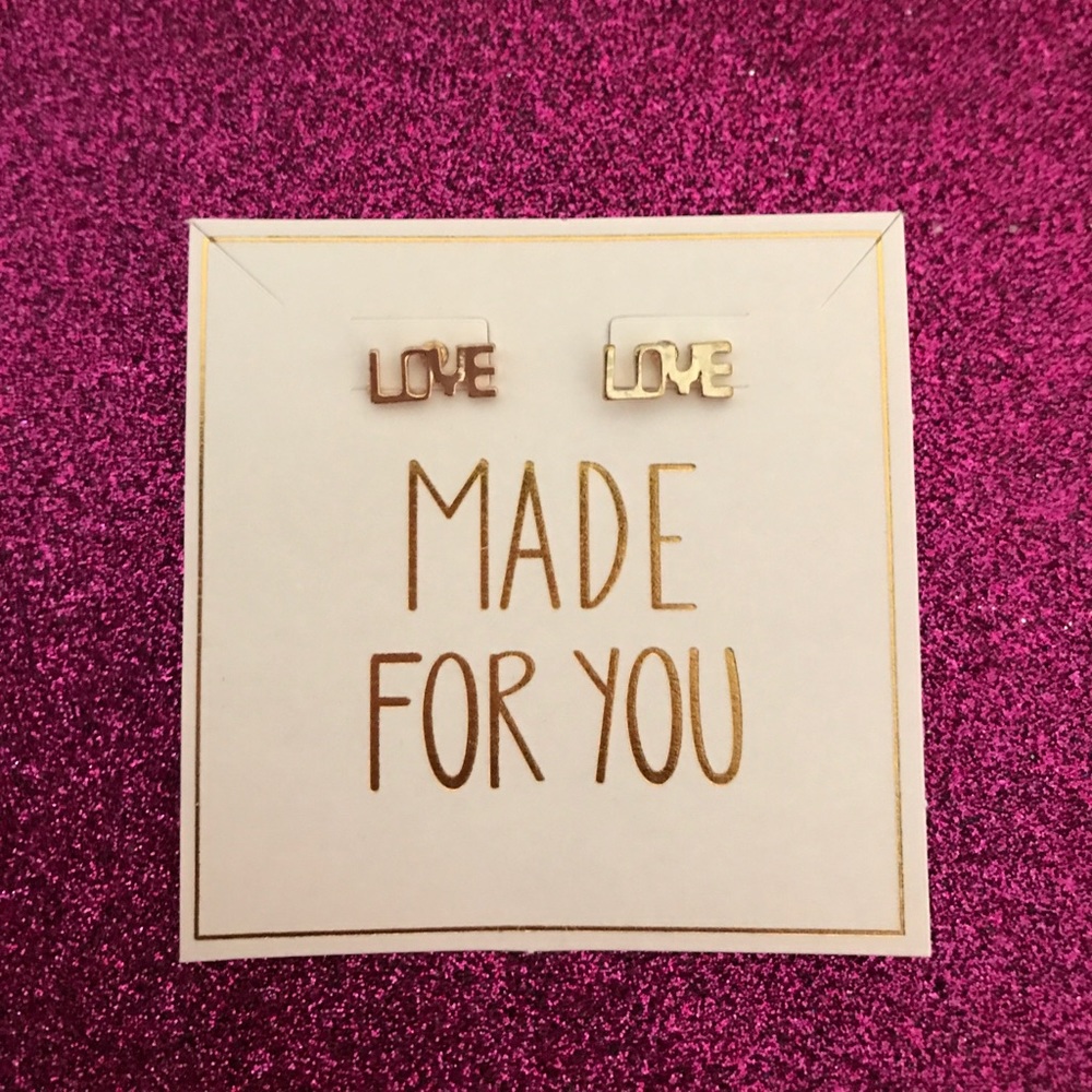 ❤️Love earrings with cute gold bag packaging