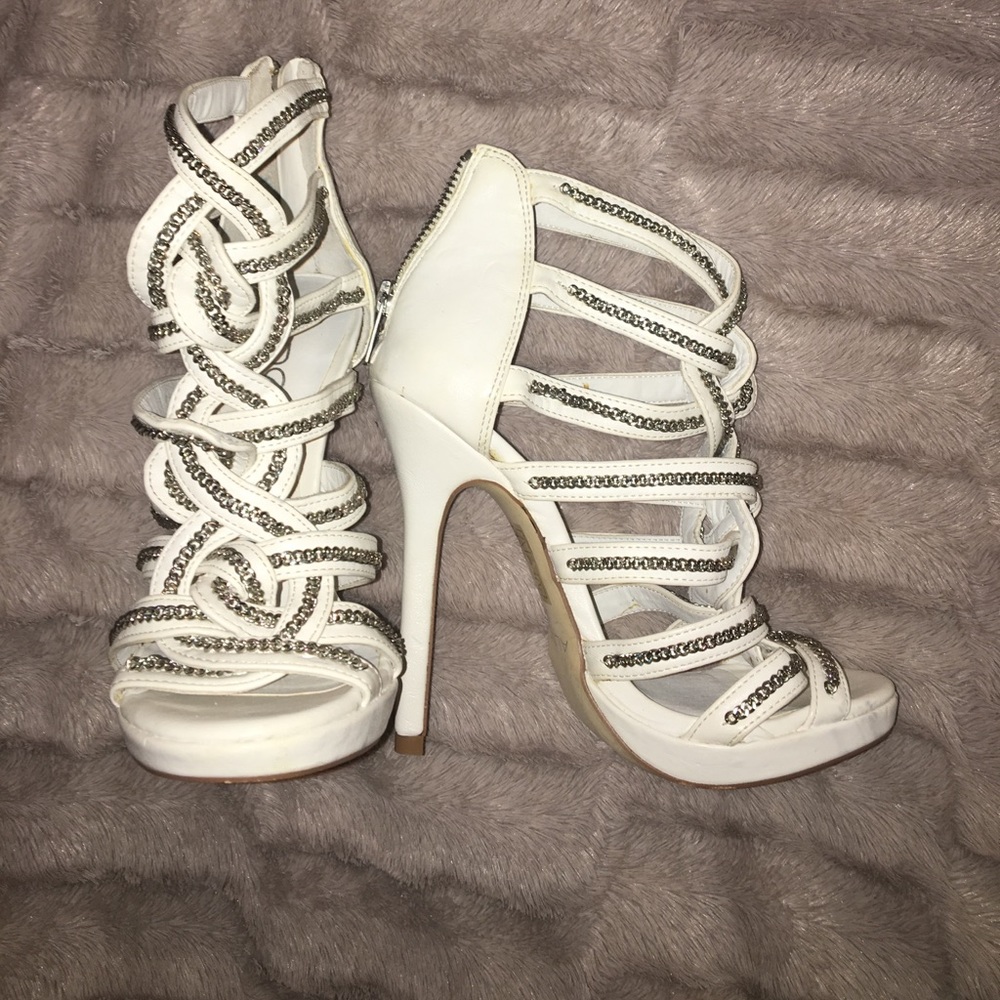 Chain heels