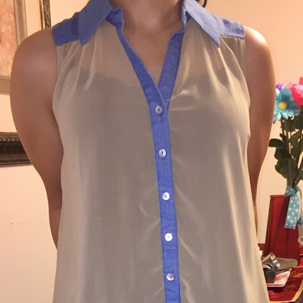 Sleeveless botton down shirt