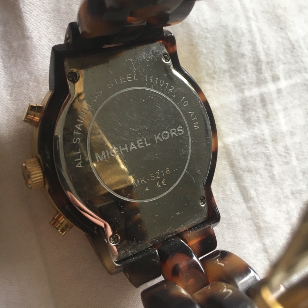 Michael Kors oversized tortoise shell watch - Picture 6 of 7