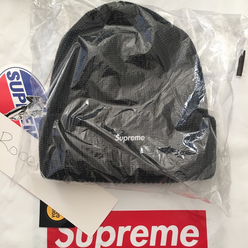 Supreme loose gauge beanie