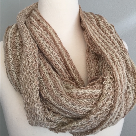 Accessories - 🔴3/$15 Infinity scarf tan/cream acrylic