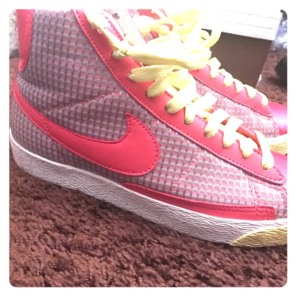 Nikes- only worn 3 times!