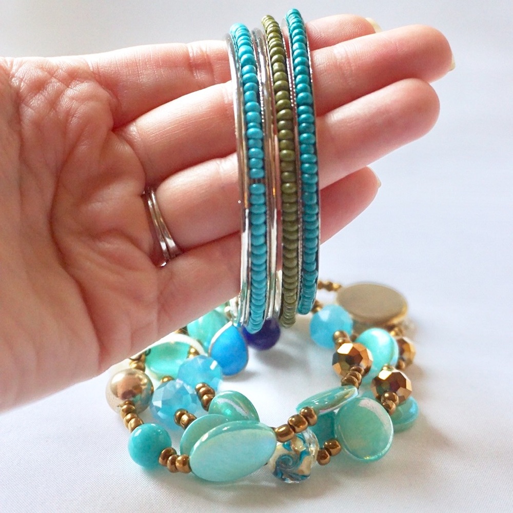 Beautiful blue 8 bangle/bracelet set