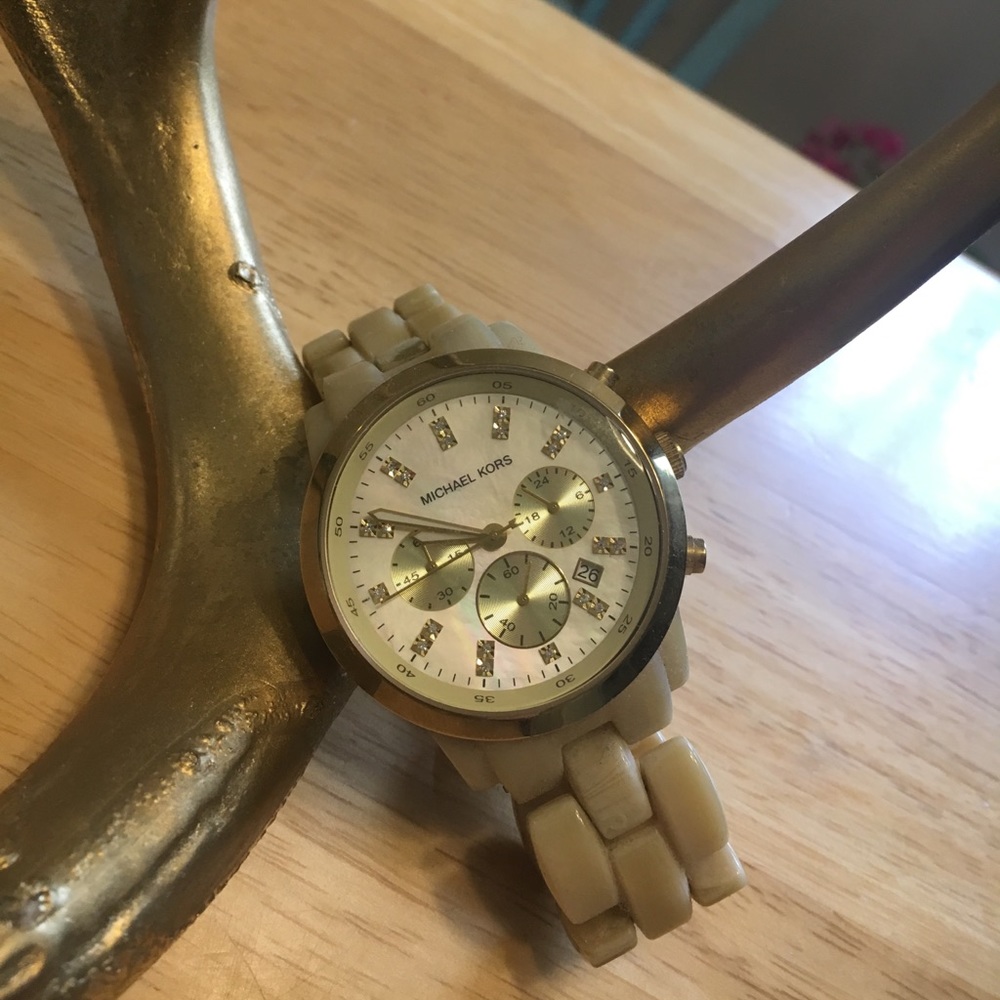 Michael Kors oversized white tortoise shell watch - Picture 2 of 5