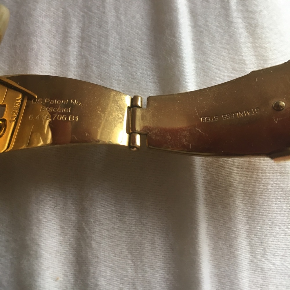 Michael Kors oversized white tortoise shell watch - Picture 4 of 5