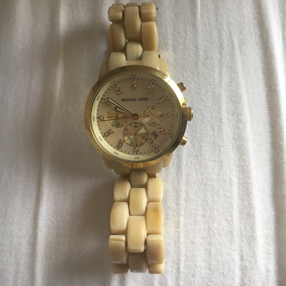 Michael Kors oversized white tortoise shell watch - Picture 5 of 5