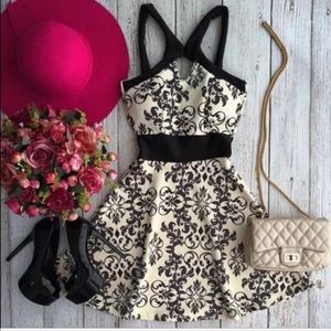 ▪️▫️▪️|NWT| Paisley Printed Cutout Cocktail Dress