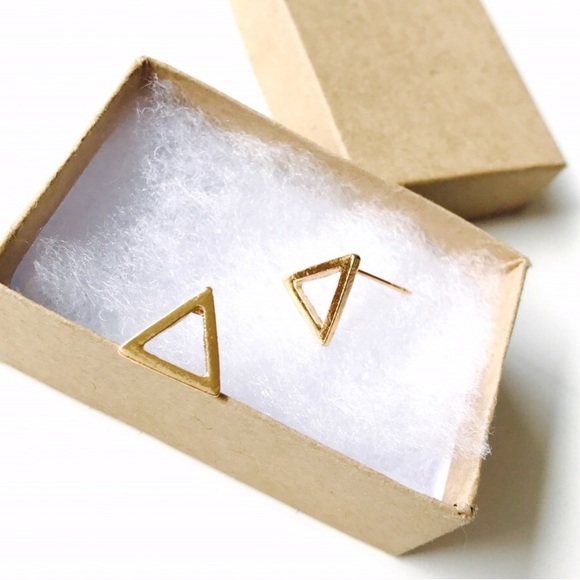 Simple Triangle Earrings - Picture 4 of 8