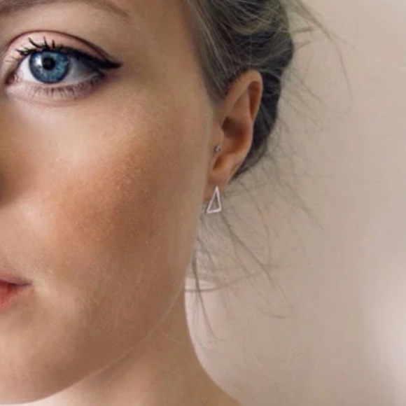 Simple Triangle Earrings - Picture 5 of 8