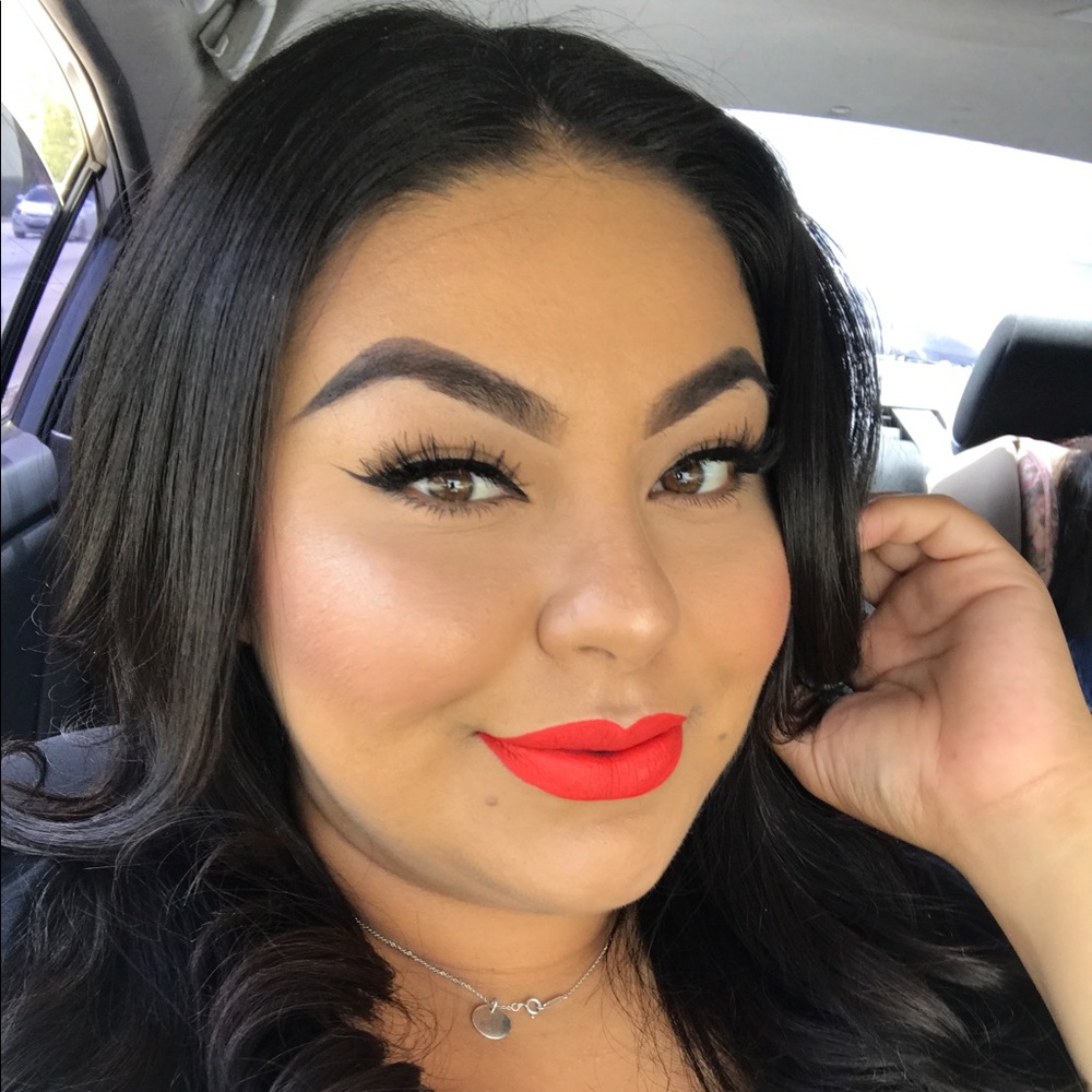 Meet your Posher, Laura