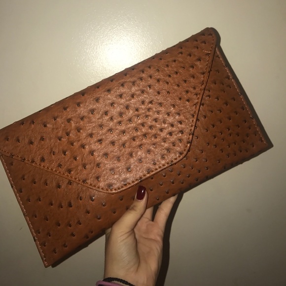 Ostrich looking clutch - Picture 1 of 1