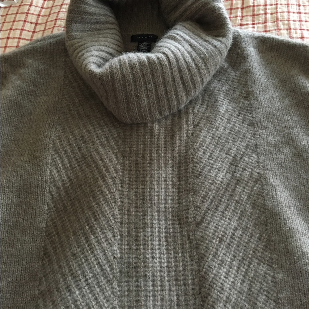 Cashmere poncho