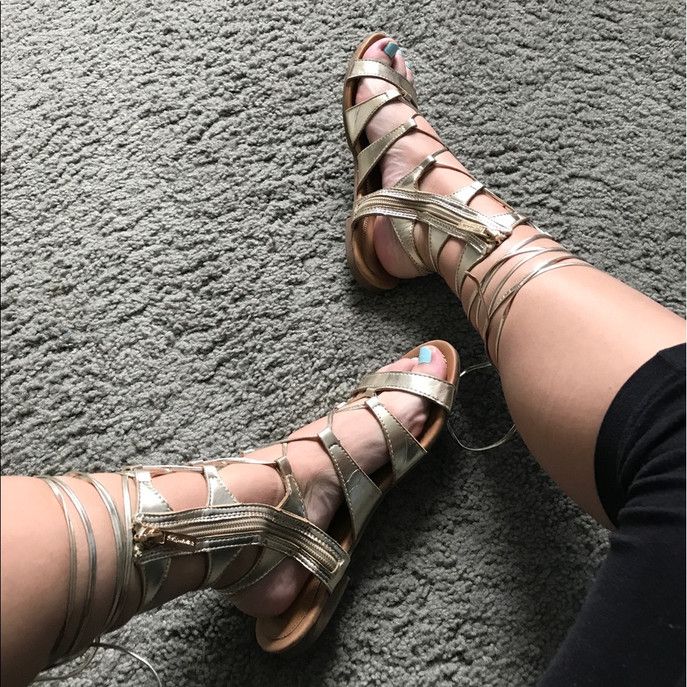 Breckelle's Gold Sandals