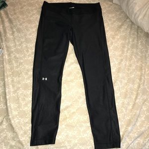 black and gray under armour leggings
