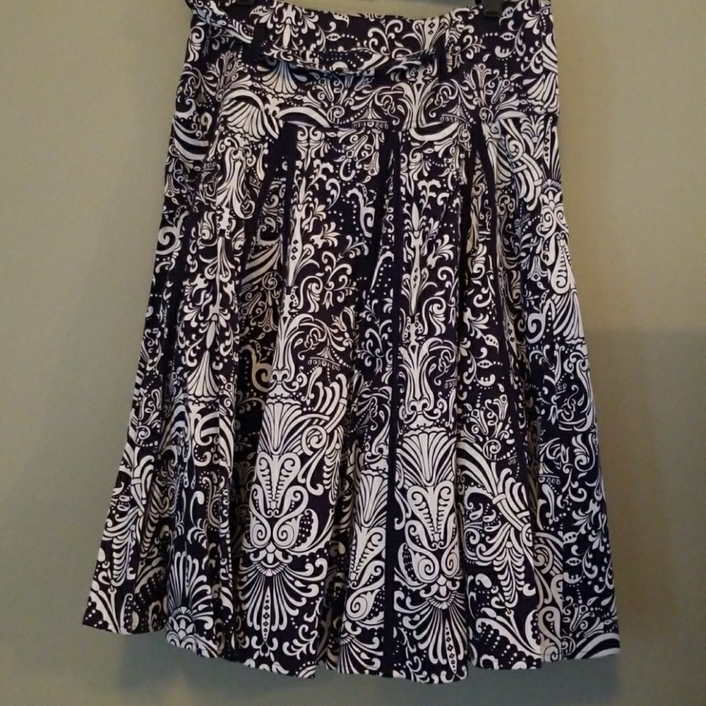 INC Navy & White patterned skirt