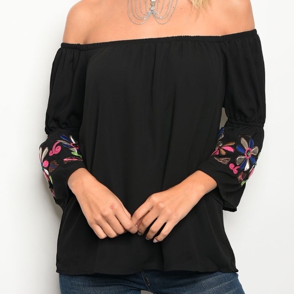 🌸Off the Shoulder Black Top🌸 - Picture 2 of 5