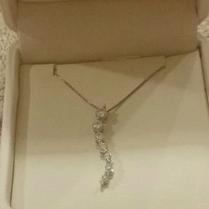 18k White gold and diamond necklace
