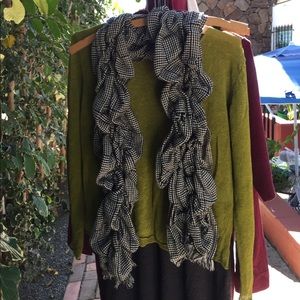 Fun Ralph Lauren 100% wool warm soft ruched scarf!
