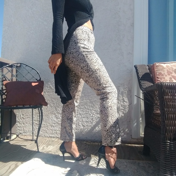 ✌🏽Calvin Klein snake-ish print high rise pants - Picture 3 of 4