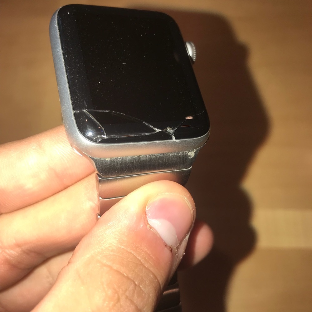 APPLE WATCH SERIES 2 WITH SILVER WATCH BAND - Picture 4 of 4