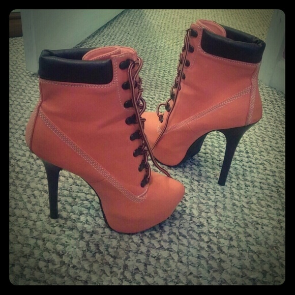 Pink Highheels - Picture 1 of 3