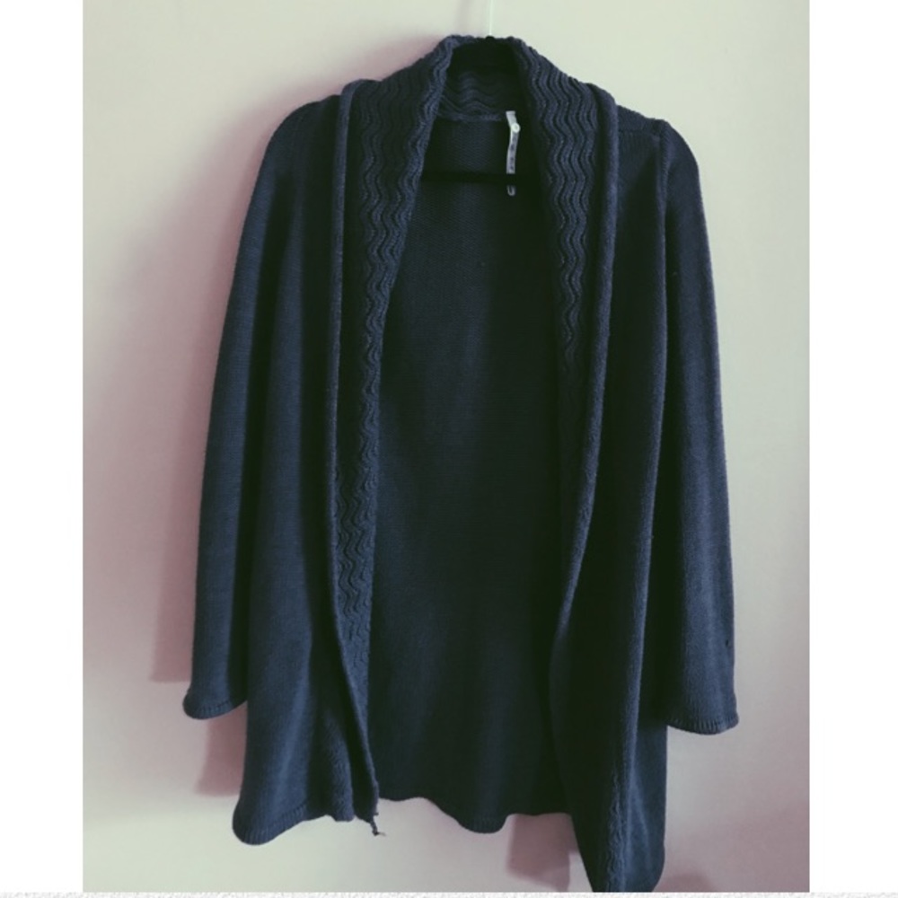 •CHARCOAL GREY CARDIGAN•