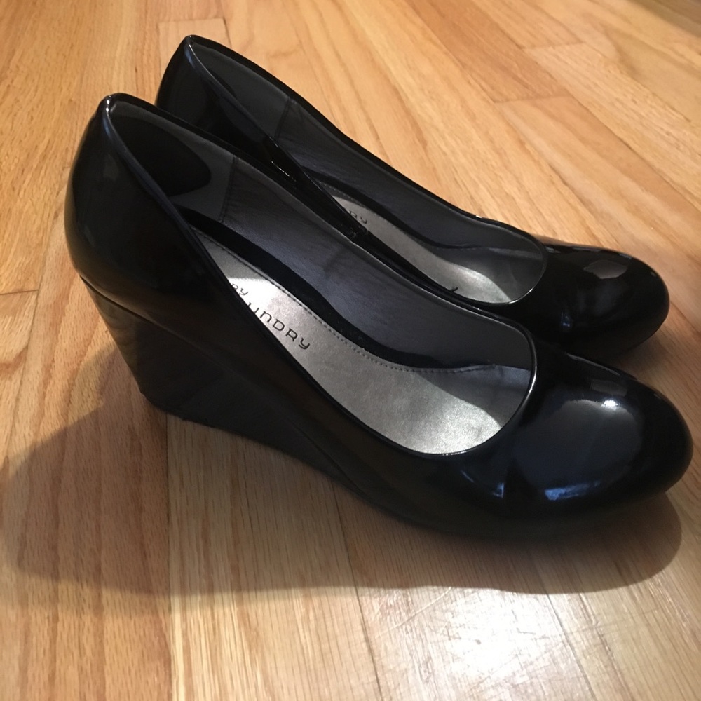 Black Patent Leather Chinese Laundry wedges