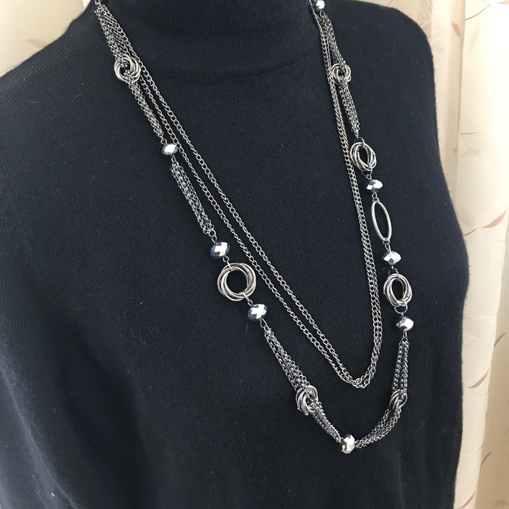 EUC Attitudes chain necklace & drop earrings set