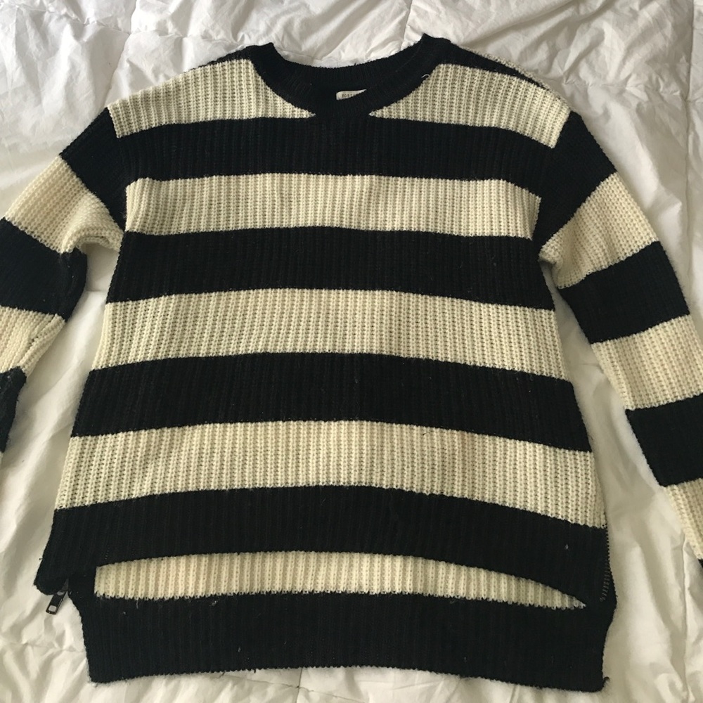 FOREVER 21 black and white striped sweater