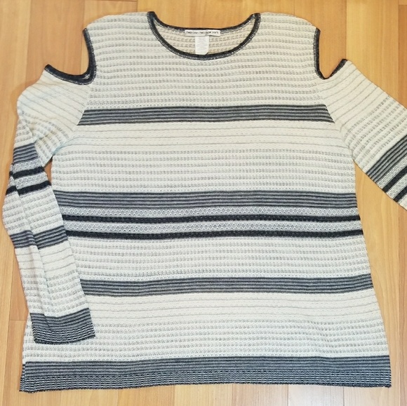Cold Shoulder Striped Top - Picture 2 of 5