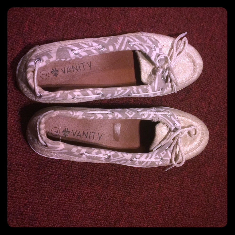 Size 7 vanity flats. Worn a couple times.