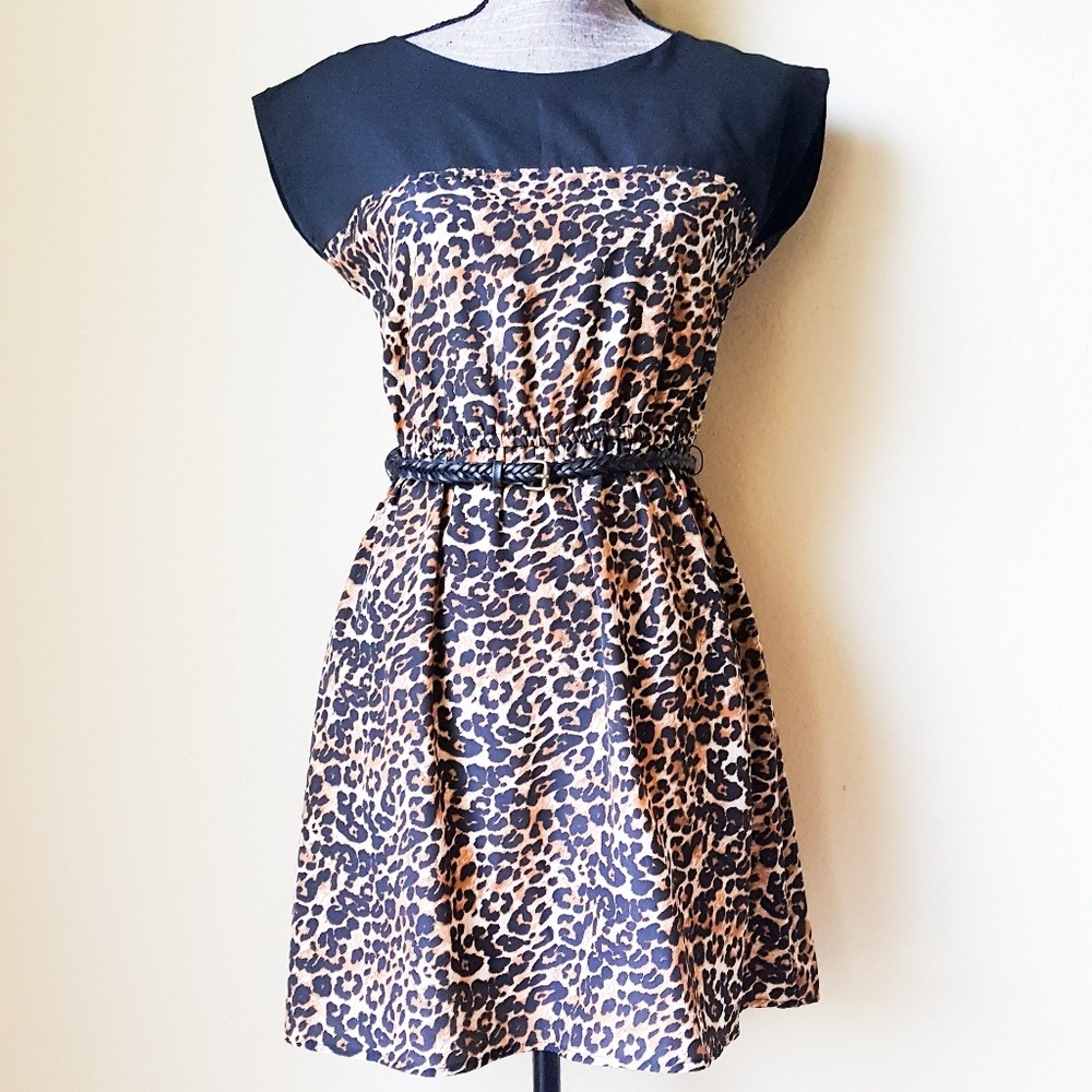 BeBop Sleeveless Leopard Lightweight Midi Dress