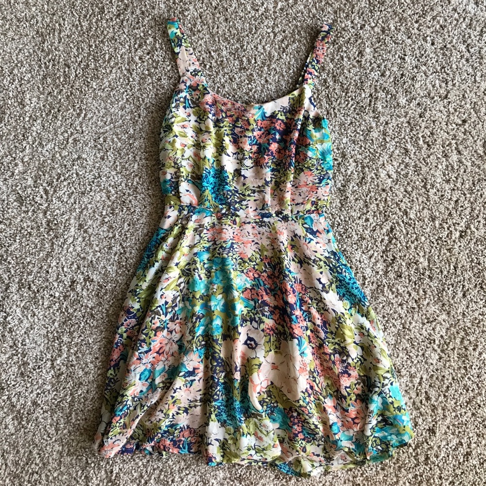 Flowy Floral Dress (size s)