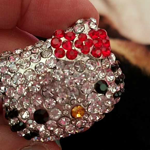 New Bling Hello Kitty Ring - Picture 3 of 5