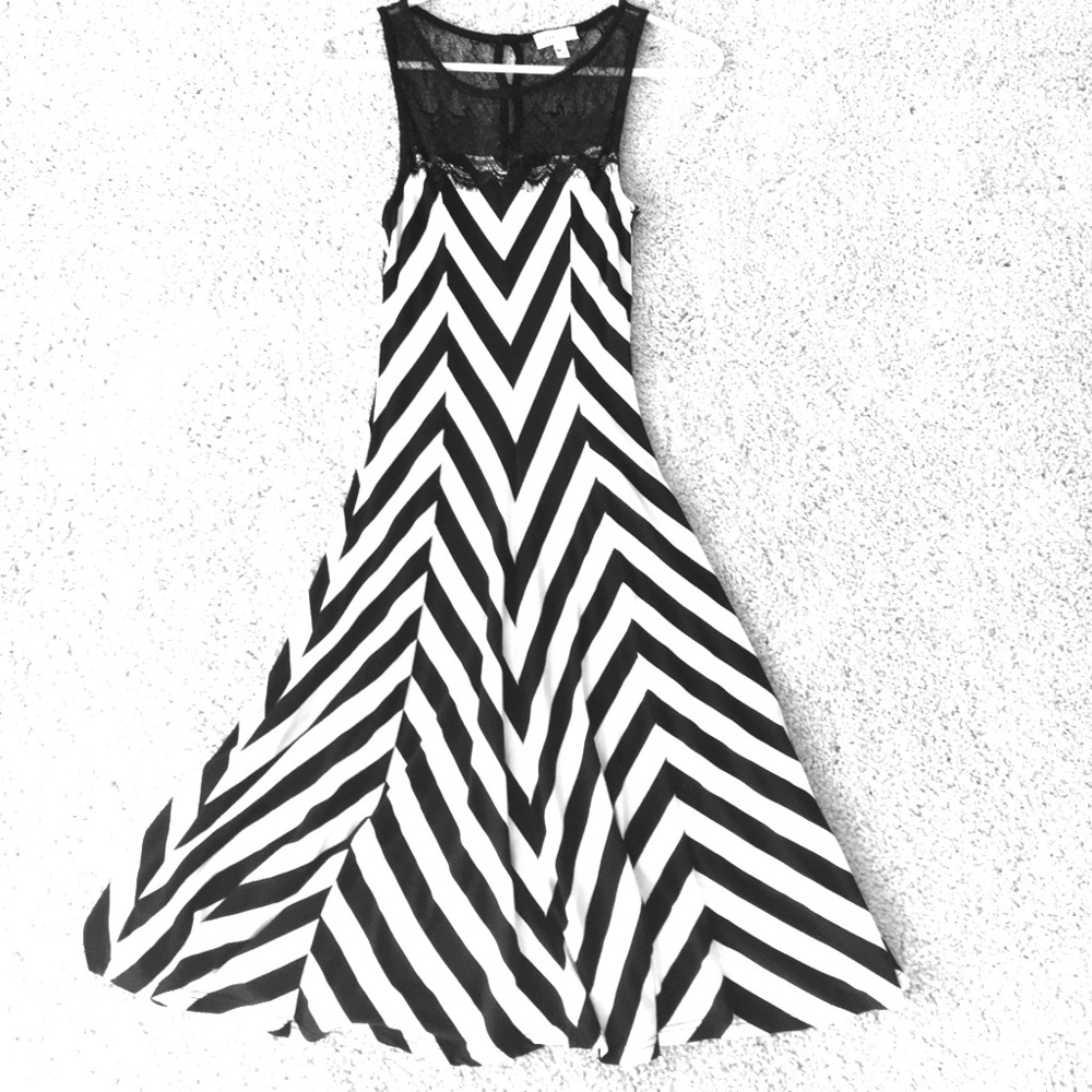 Black and White Chevron Midi Dress Size S