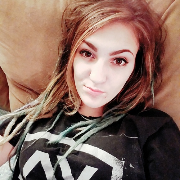 Meet your Posher, Lexxi - Picture 2 of 5